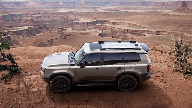 Toyota Land Cruiser Prado Front Right Three Quarter