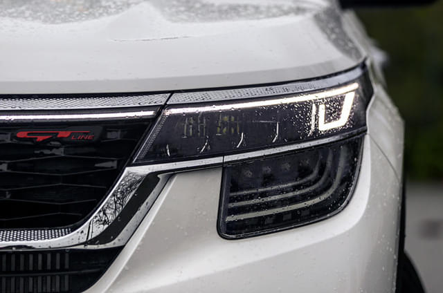 Headlight Image - 2529