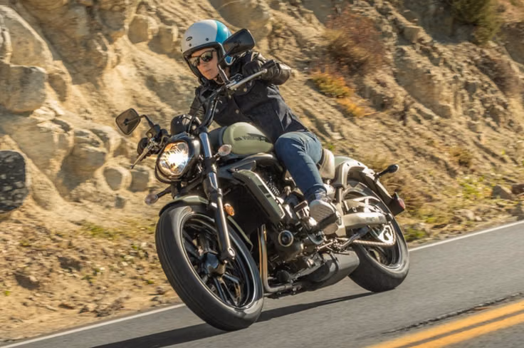 It is priced at Rs 7.10 lakh (ex-showroom, Delhi) Kawasaki Vulcan S right cornering shot