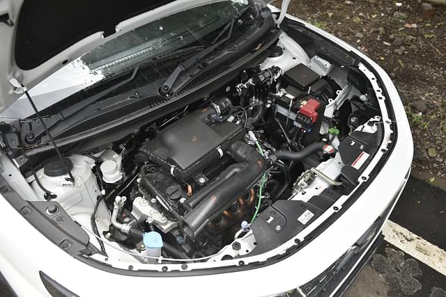 Open Bonnet Engine Shot Image - 9070