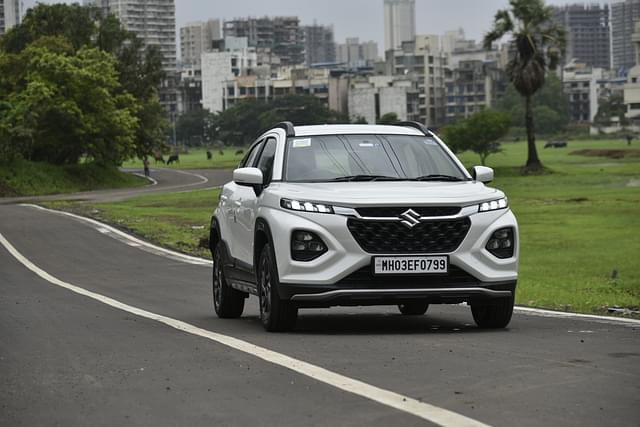 Front Right Three Quarter Image - 9079