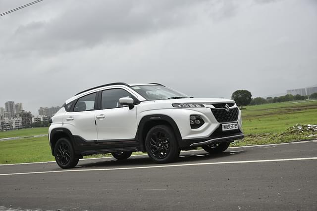 Front Right Three Quarter Image - 9083