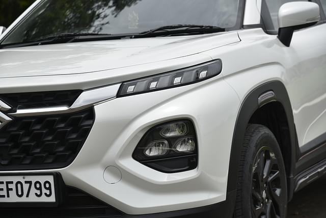 Front Right Three Quarter Image - 9100