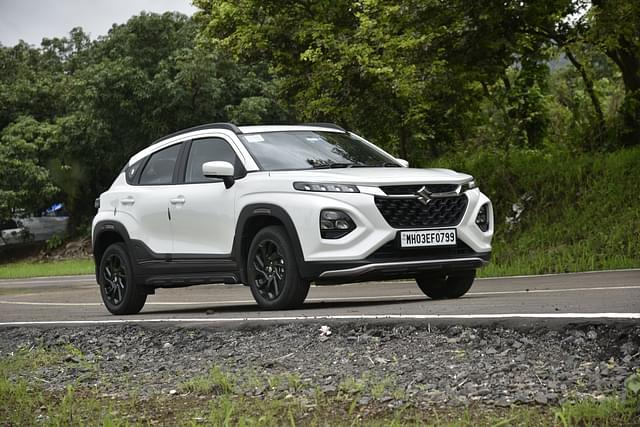 Front Left Three Quarter Image - 9137