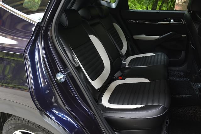 Second Row Seats Image - 2462