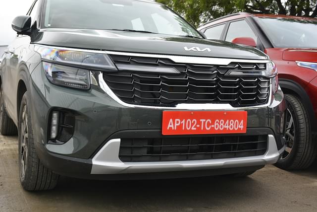 Front Right Three Quarter Image - 2488