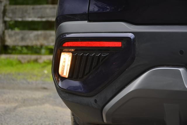 Rear View Image - 2509