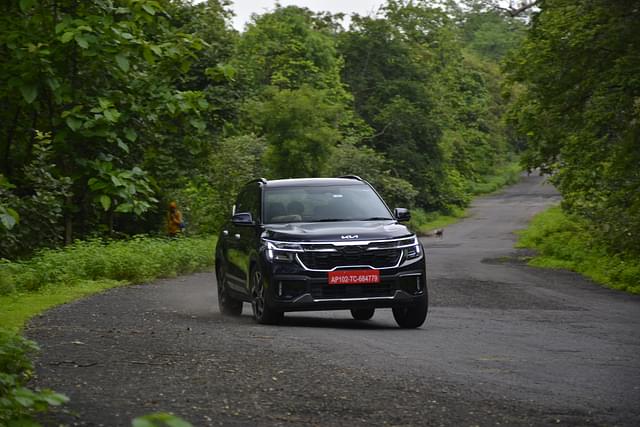 Front Right Three Quarter Image - 2519