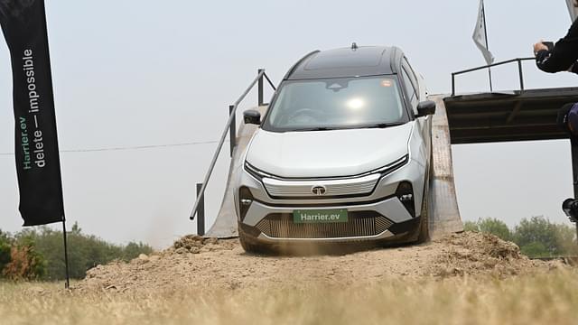 Front View Image - 18100